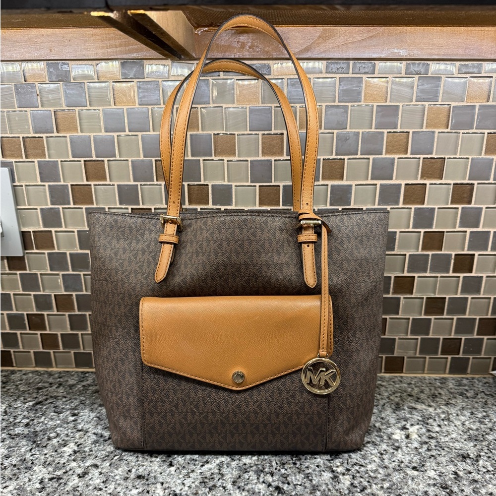 Michael Kors Jet Set Bag